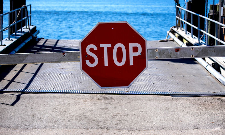 Ploio Katapeltis Apagoreftiko 250724