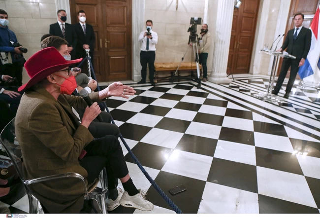 Olandi Dimosiografos Mitsotakis 101121a