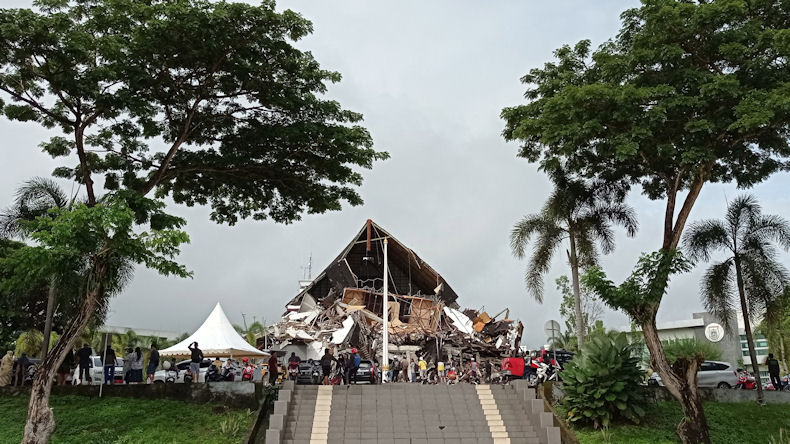 Seismos 6.2R Indonesia 150121