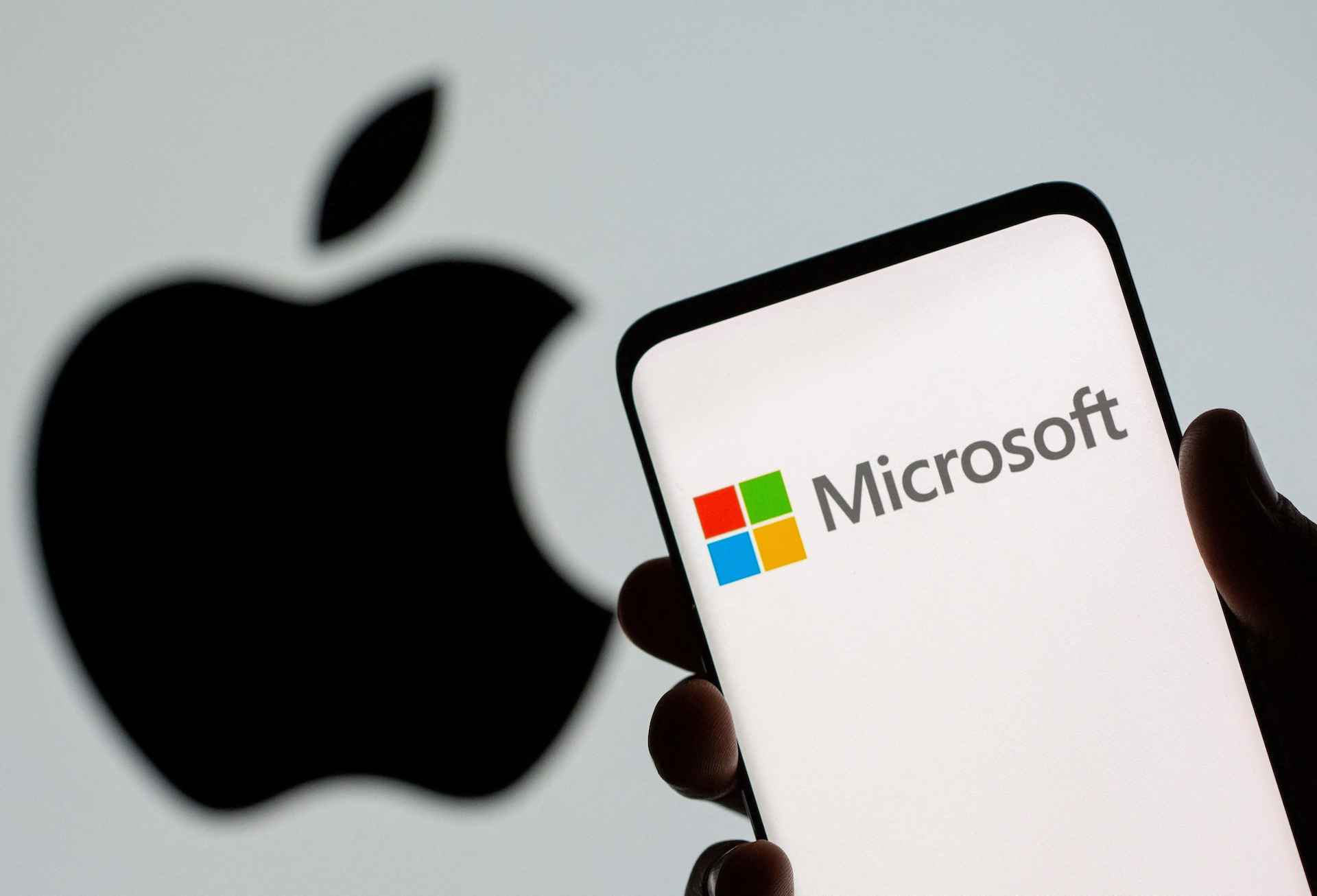 Microsoft Apple 100124