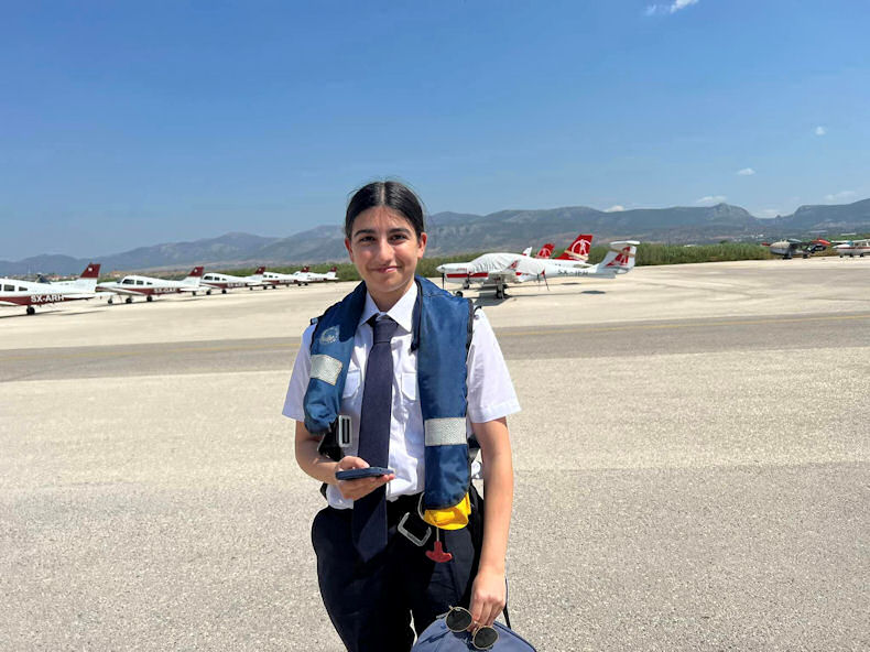 Karagianni Aimilia Pilotos 17 xronon 110823a