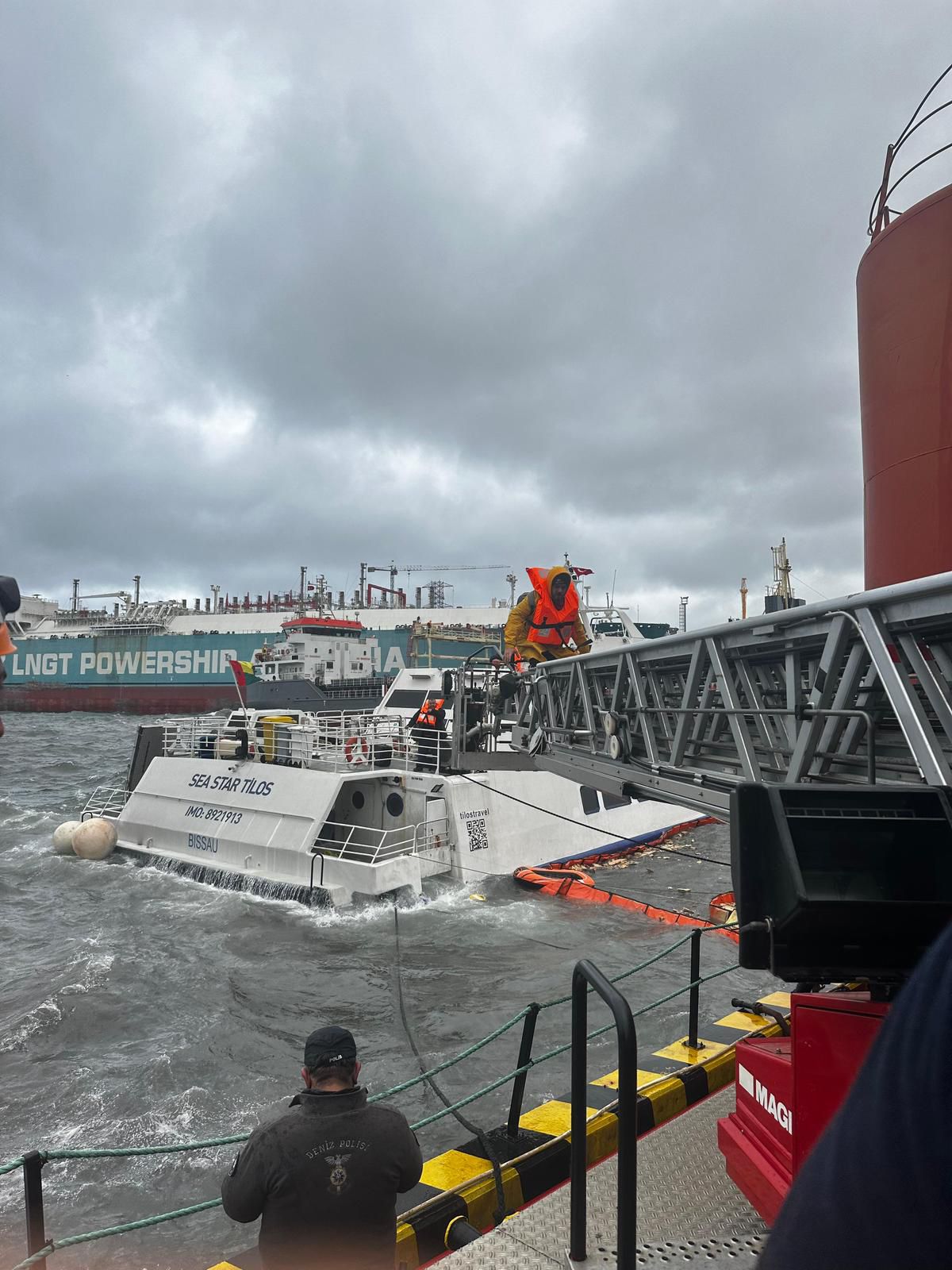 Ploio Sea star tilos Navagio 190226