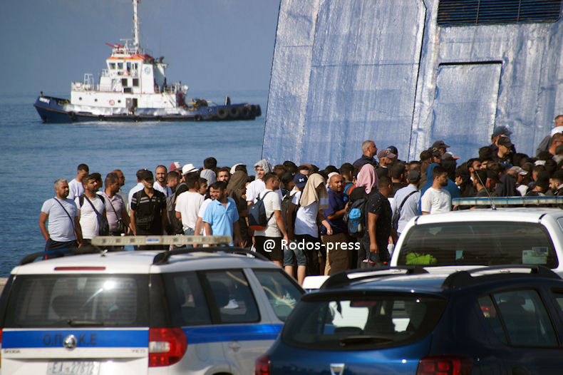Lathrometanastes Limani Rodos Antidraseis 291023