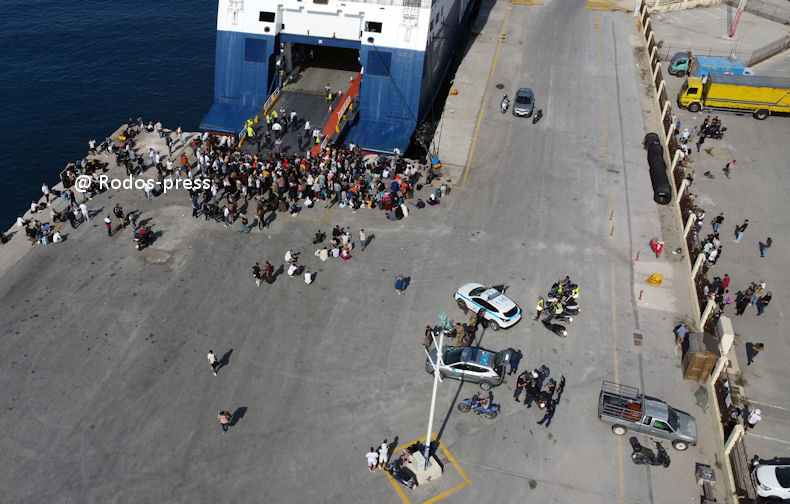 Lathrometanastes Limani Rodos Antidraseis 291023