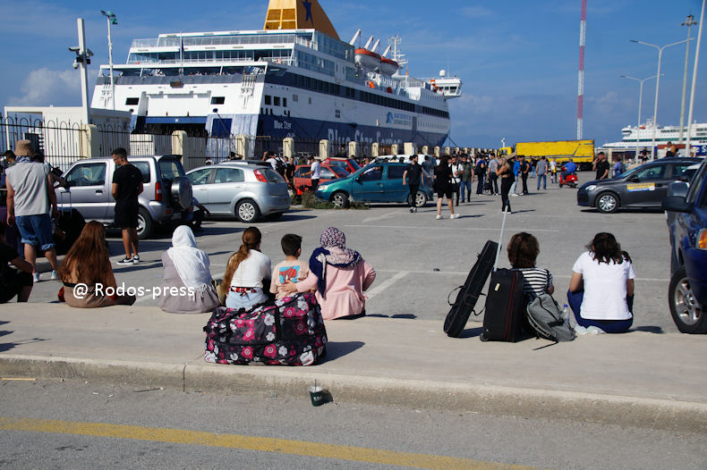 Lathrometanastes Limani Rodos Antidraseis 291023