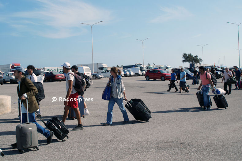 Lathrometanastes Limani Rodos Antidraseis 291023
