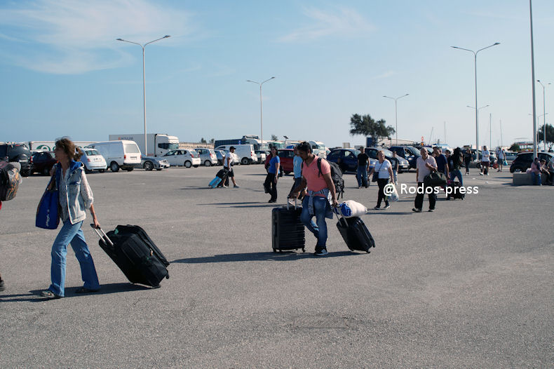 Lathrometanastes Limani Rodos Antidraseis 291023