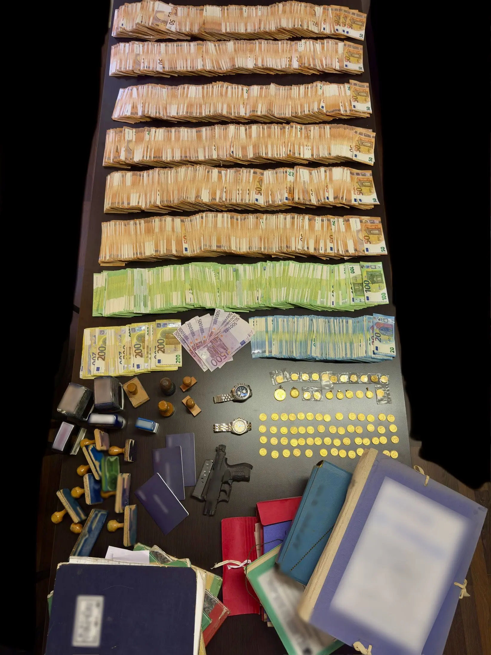 Poleodomia Apates Ekatomyrion Skandalo 200325a