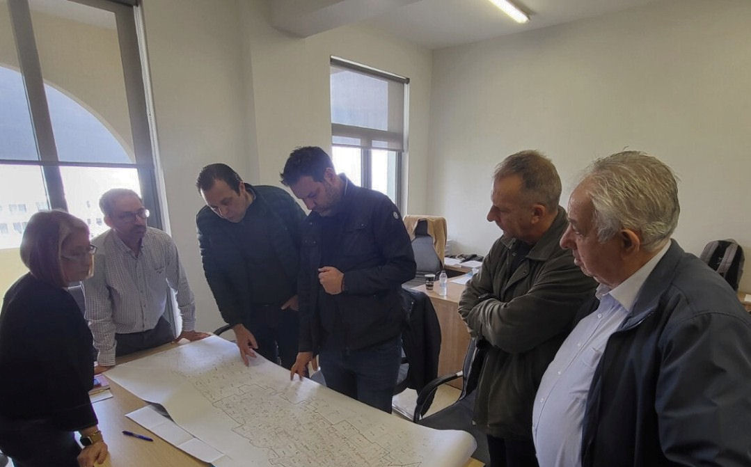 Paradeisi Allazei Koliadis 180326a