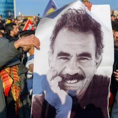 Το PKK ανακοίνωσε τη διάλυσή του και το τέλος του ένοπλου αγώνα